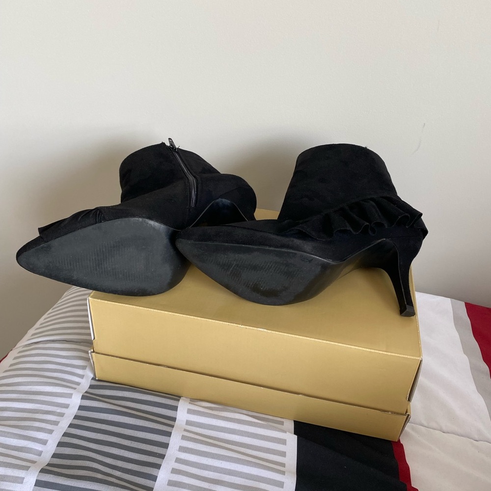 Elegant Black Ankle Boots - Picture 8 of 8
